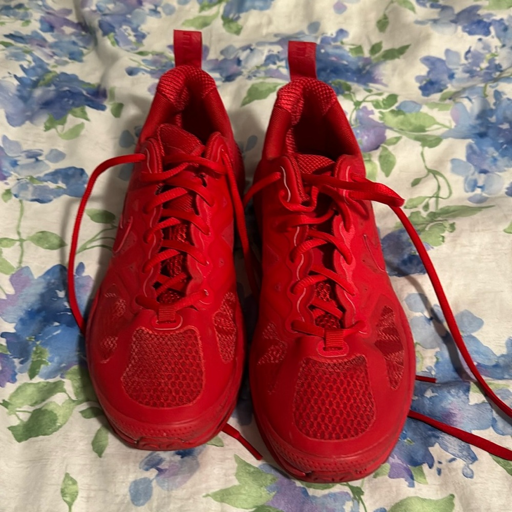Red men’s Nike air max
